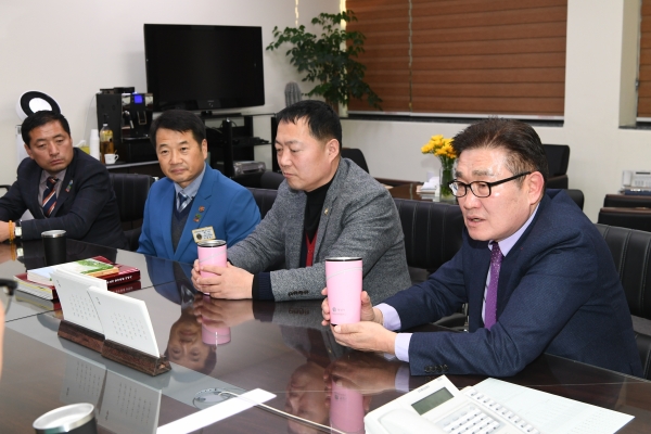 김일권 양산시장이 '플라스틱프리챌린지' 캠페인에 대해 설명하고 있다.(사진출처=양산시)