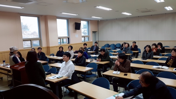 오영수 문학관 소설 강의 모습 (사진출처=울주군)