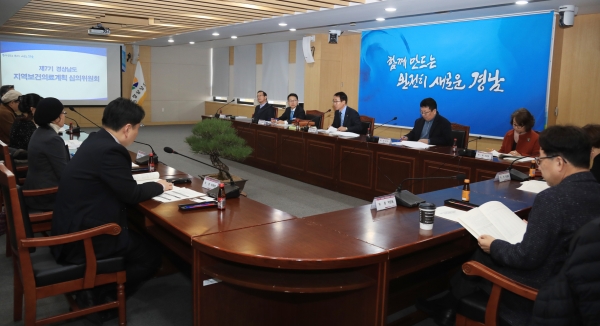 12일에 열린 지역보건의료계획 심의의원회 (사진출처=경남도)