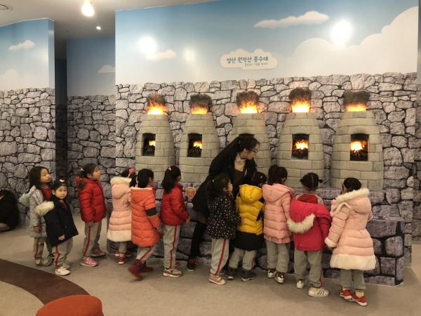 '아우름' 내 원적산 봉수대 체험  모습 ⓒ양산타임스