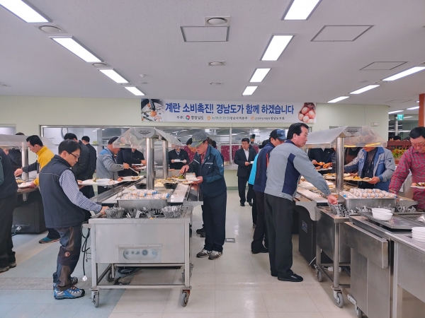 경남도청은 구내식당에 계란 메뉴 편성을 확대해 소비촉진을 독려하고 있다. ⓒ양산타임스