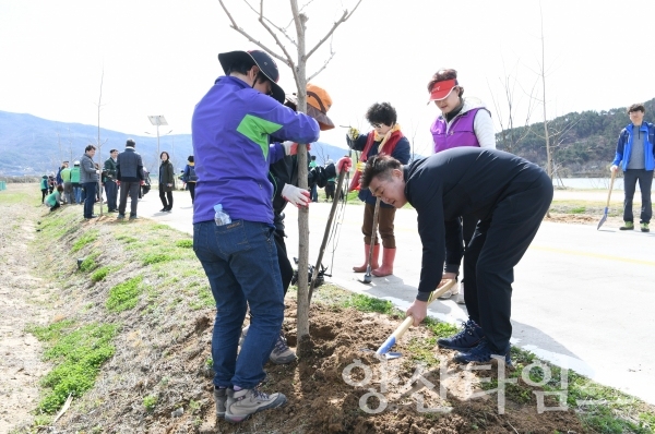 식목일 황산공원 은행나무길 조성 행사 ⓒ양산타임스