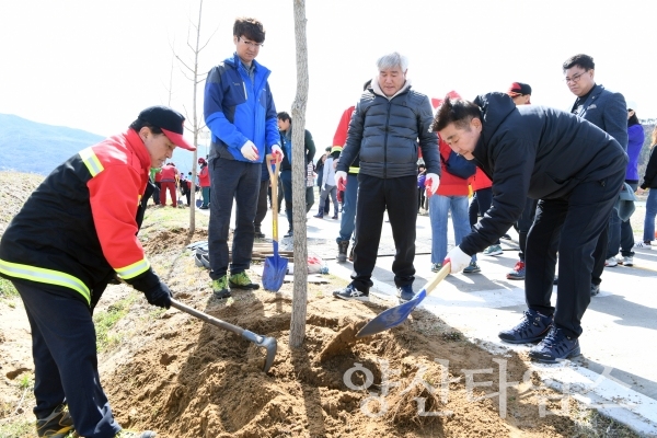 식목일 황산공원 은행나무길 조성 행사 ⓒ양산타임스