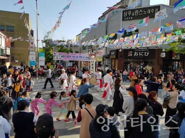 양산 '젊음의 거리'에서 펼쳐진 공연 ⓒ양산타임스