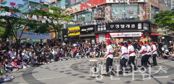 양산 '젊음의 거리'에서 펼쳐진 공연 ⓒ양산타임스