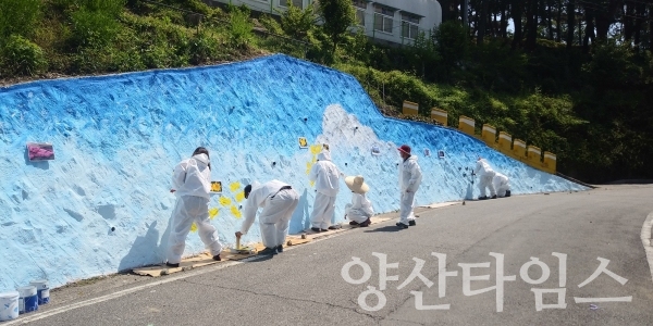 양산시 강서동 국개벽화 보수작업 ⓒ양산타임스