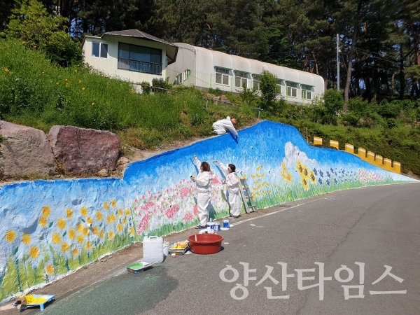 양산시 강서동 국개벽화 보수작업 ⓒ양산타임스