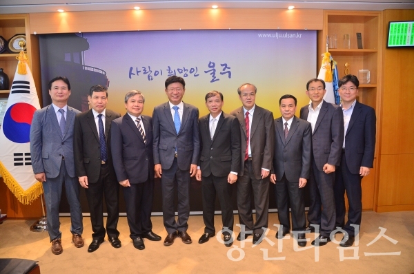 울주군은 지난 16일 베트남 화빈성 부이 반 카잉(BÙI VĂN KHÁNH) 부성장 일행을 초청해 기업 교류간담회를 개최했다. ⓒ양산타임스