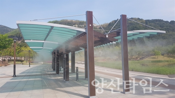 양산시는 워터파크 내 쿨링포그 쉼터를 설치 운영하고 있다. ⓒ양산타임스