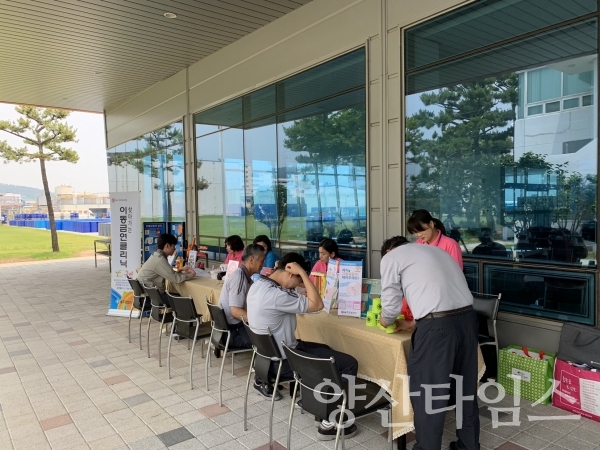 울주군보건소가 LG화학 온장공장에서 운영하는 이동금연클리닉 ⓒ양산타임스