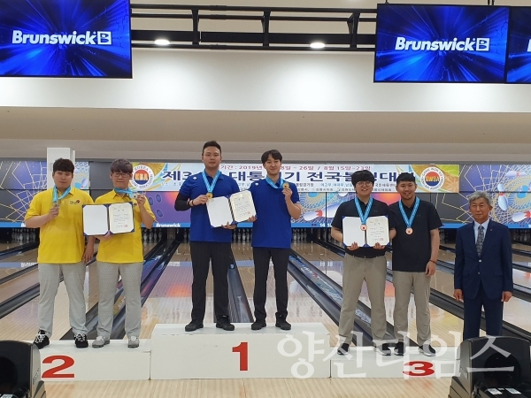 2인조 종목에서 금메달을 획득한 황동욱, 노민석선수 (가운데) ⓒ양산타임스