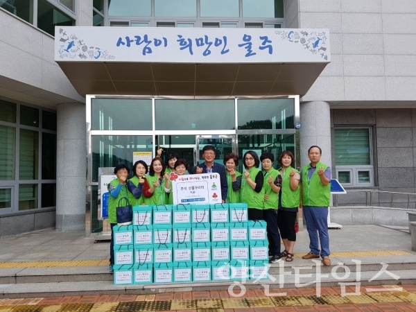 두동면 지사협이 추석맞이 선물 꾸러미를 기탁했다. ⓒ양산타임스