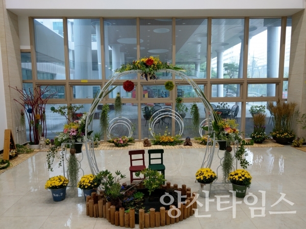 선바위 도서관 문군자 작가 전시 ⓒ양산타임스