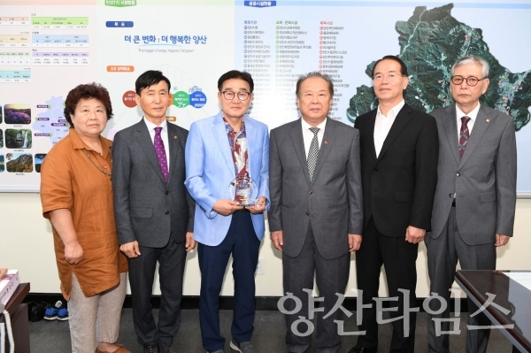 김일권 양산시장이 광복회 중앙회으로부터 감사패를 받았다. ⓒ양산타임스