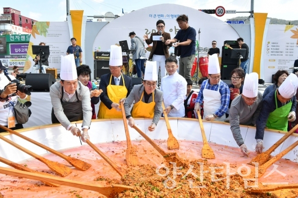 2019 양산푸드페스티벌 대형비빔밥 만들기 행사 ⓒ양산타임스