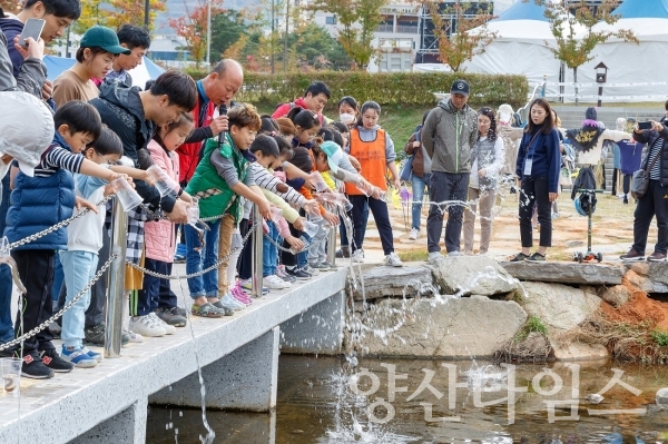 2018년 정관 생태하천 학습문화축제 - 좌광천 치어 방류 ⓒ양산타임스