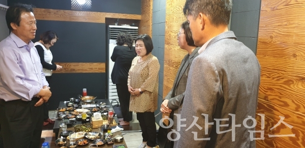 양산시 어린이집 연합회가 화재로 어려움에 처해있는 어린이집에 후원금을 전달했다. ⓒ양산타임스