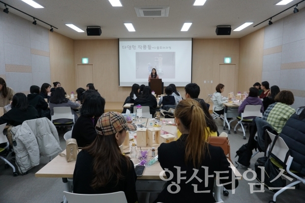 높은 곳을 향해 나아가는, 마루---활동 공간이 제한적인 청년들을 위해, 동아리 활동 및 발표, 모임 장소를 대신하는 세미나실로, 커뮤니티 공간 및 다양한 수업 강연을 위해 쓰이는 공간이다. ⓒ양산타임스