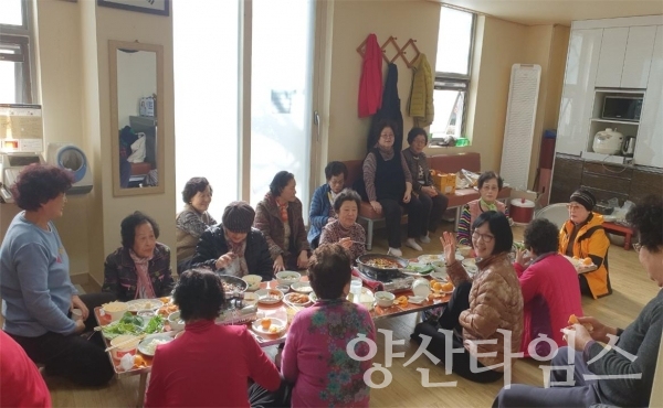 양주동 벽산블루밍아파트가 지난 4일 경로당 활성화사업의 첫발을 딛었다. ⓒ양산타임스