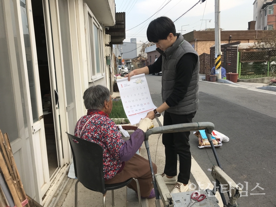 물금읍지사협이 복지달력을 제작해 배부한다. ⓒ양산타임스