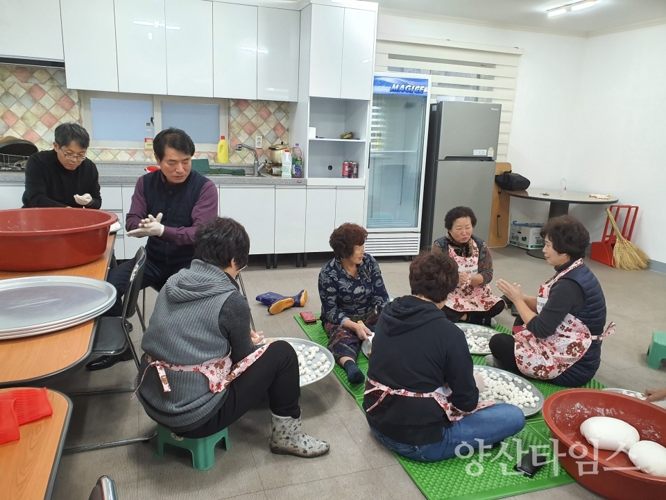 양산시 중앙동 동주민자치위원회 '2019 중앙동 동지팥죽 나눔행사' ⓒ양산타임스