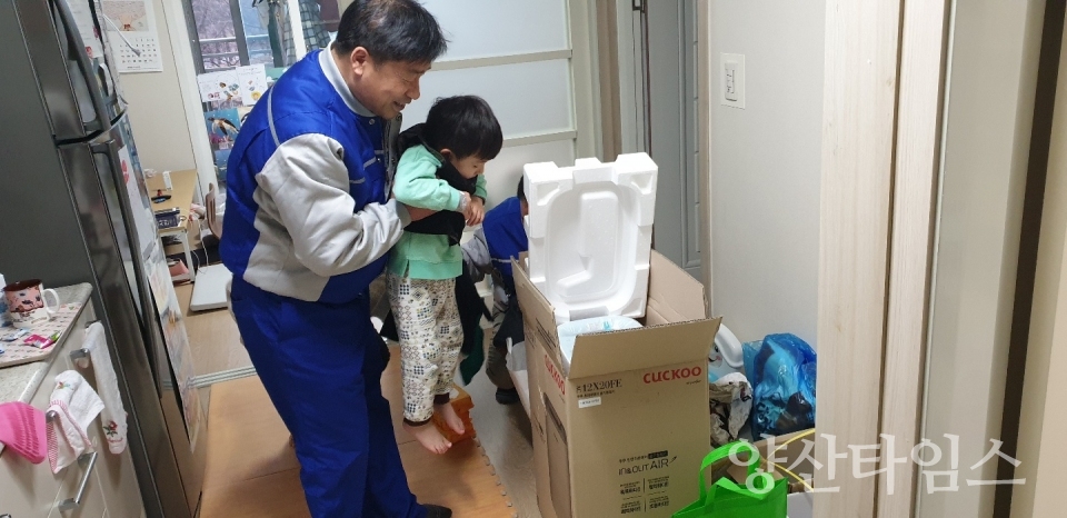 (주)넥센타이어가 양산시 드림스타트 아동 가구에 생활용품을 지원했다. ⓒ양산타임스