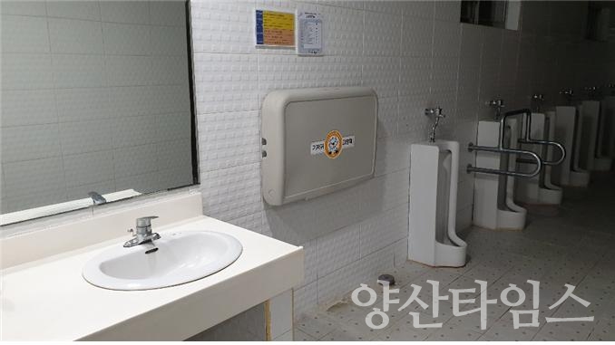울주군이 관내 공중화장실에 영유아 기저귀 교환대를 설치했다. ⓒ양산타임스