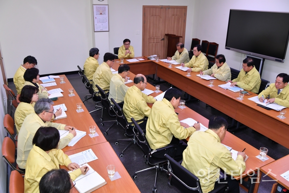 양산시가 31일 오전 신종 코로나바이러스에 대한 긴급 회의를 열어 시 차원의 전방위적 대응에 나섰다. ⓒ양산타임스