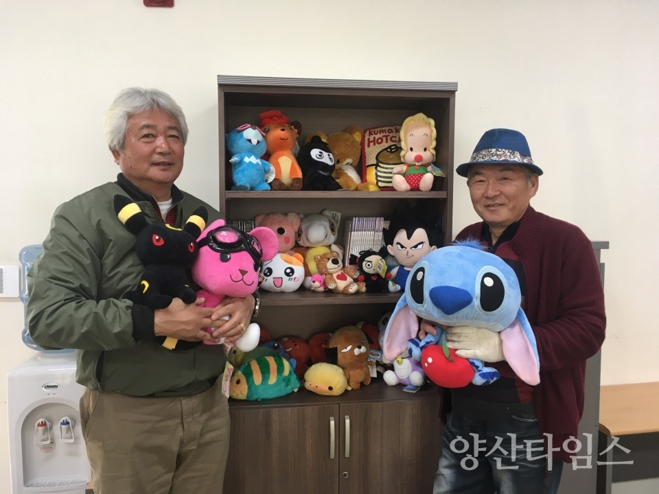 양산시 소주동 소재 연꽃나비가 봉제인형 50여개를 기부했다. ⓒ양산타임스