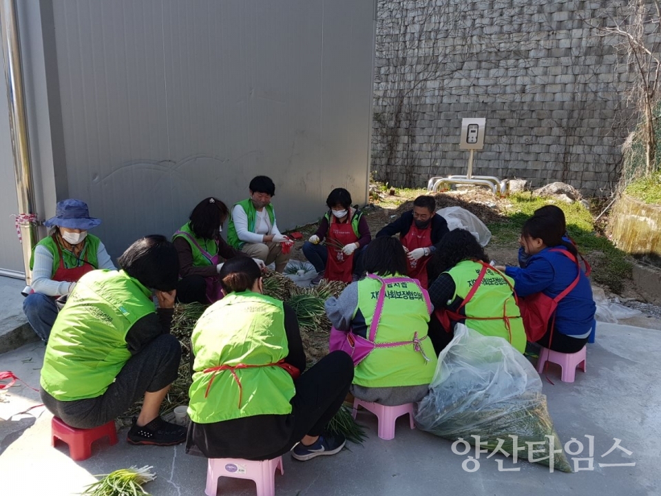 울주군 범서읍 지사협이 '나눔텃밭, 파김치 지원사업' 행사를 열었다. ⓒ양산타임스