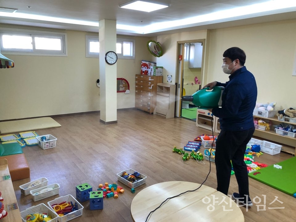 울주군 사회적기억 코끼리공장이 취약 시설 및 아동기관을 대상으로 무상으로 소독·방역을 실시하고 있다. ⓒ양산타임스