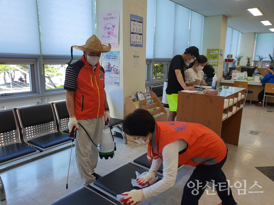 물금읍 주민자치위 방역활동 ⓒ양산타임스