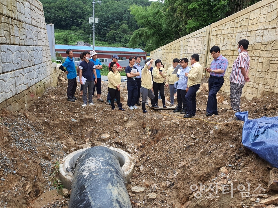 명곡동 골프연습장 진입도로 현장 확인ⓒ양산타임스