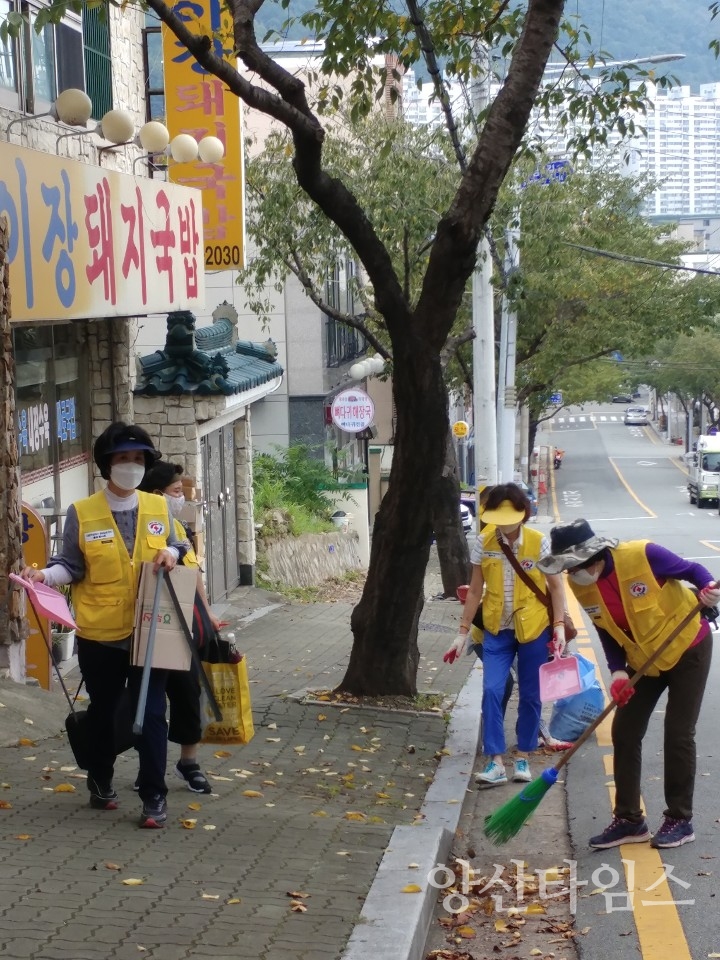 물금읍 적십자 추석맞이 환경정비 ⓒ양산타임스