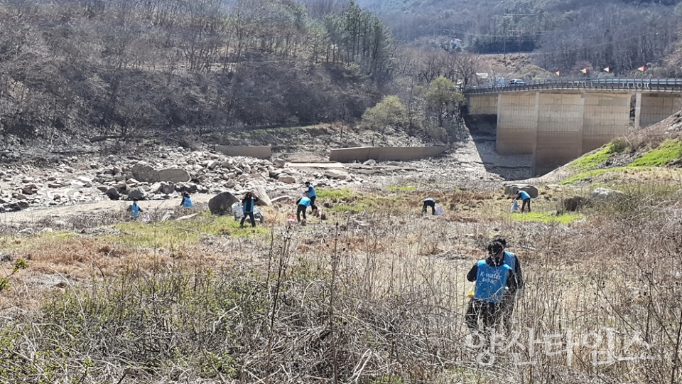 밀양댐 상수원보호구역 환경정화활동ⓒ양산타임스