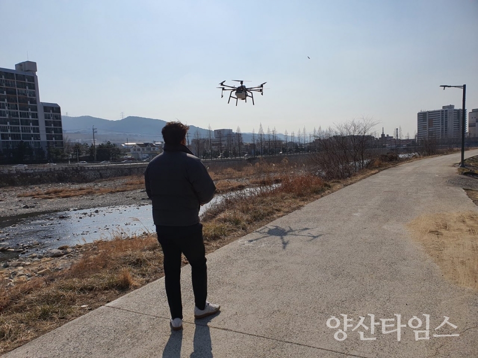 농촌진흥공무원 드론으로 첨단농업 실현ⓒ양산타임스