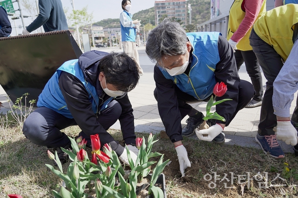 (재)울주문화재단 이상용 대표와 최연수 국장 ⓒ양산타임스