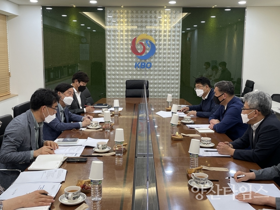 기장군수는 6월 3일 오후 3시 서울 강남구 도곡동 소재 한국야구회관을 방문해 정지택 한국야구위원회(KBO) 총재와 면담을 가지고 ‘한국야구 명예의 전당’ 조속 건립을 위한 협의를 진행했다.ⓒ양산타임스