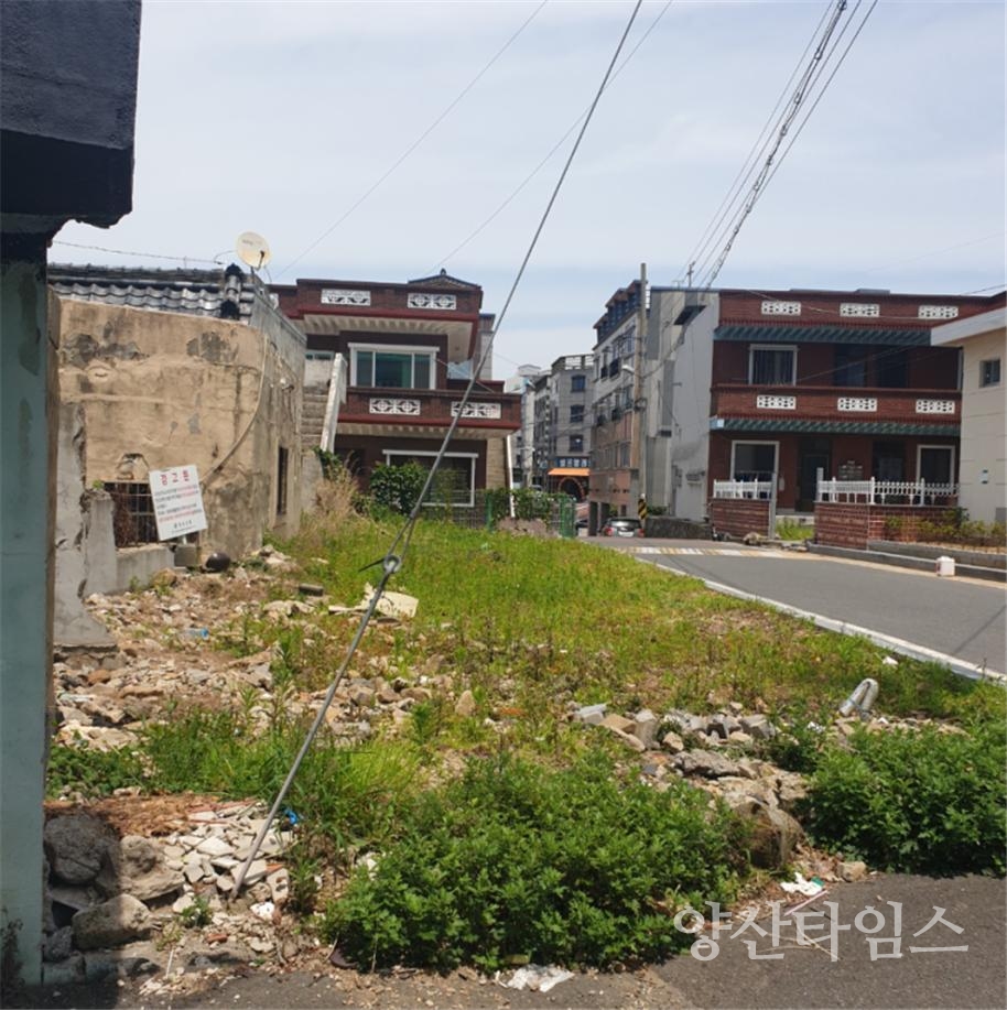 "서창동 희망꽃밭_조성후" "서창동 희망꽃밭_조성전" ⓒ양산타임스