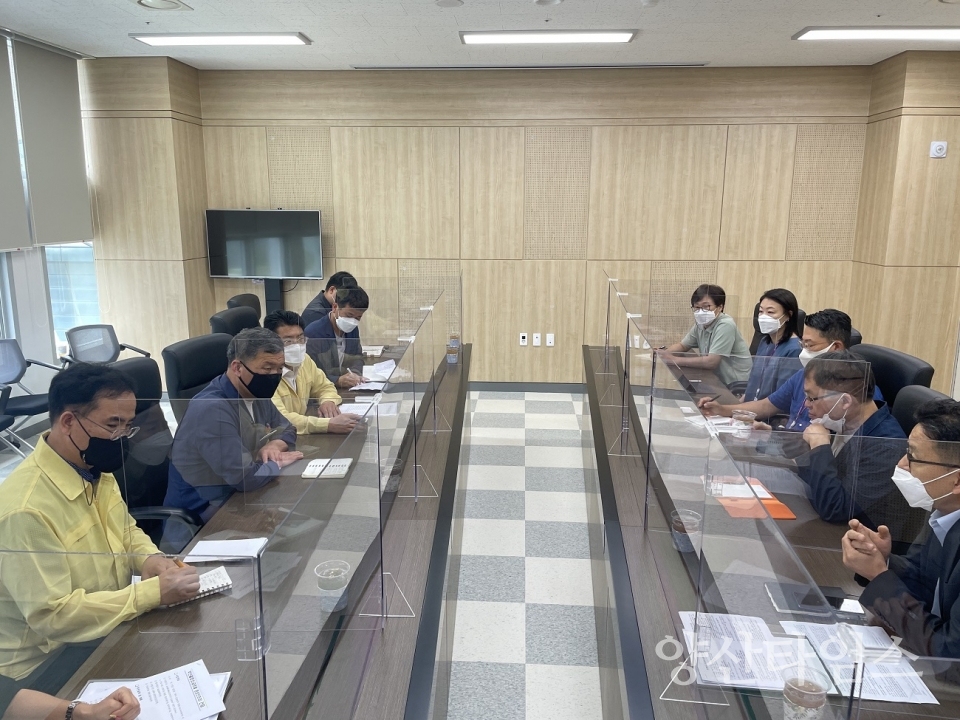 기장군수는 6월 30일 오전 10시 30분 영화진흥위원회(이하 ‘영진위’)를 방문해 영진위 김영진 위원장과 면담을 가지고, 기장군 장안읍에 건립될 부산촬영소(가칭)의 연내 착공을 촉구했다 ⓒ양산타임스