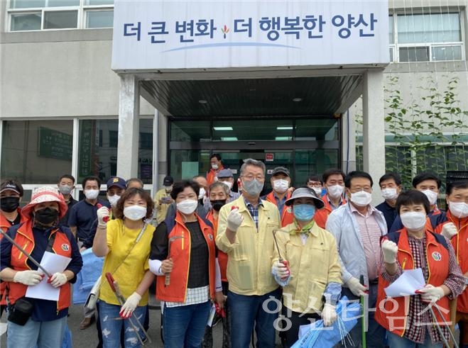 서창동 통장협의회 배수로 정화활동ⓒ양산타임스
