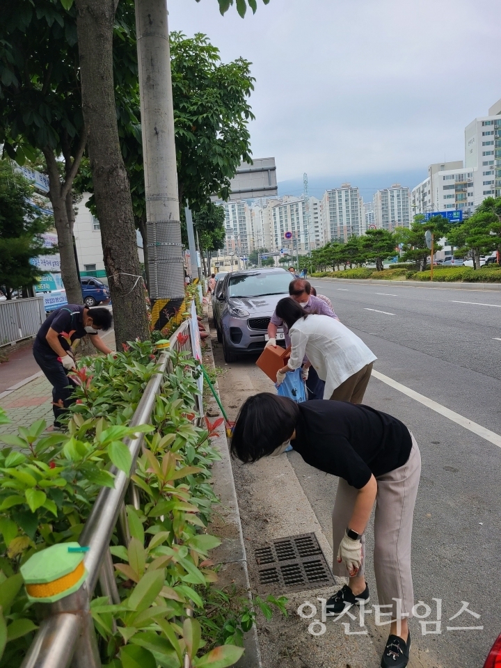 덕계동 장마철 대비 배수로 점검ⓒ양산타임스