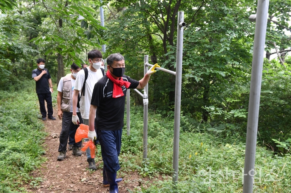 기장군수는 7월 12일 정관읍 청소년수련관에서 정상을 경유하여 일광면 산수곡마을로 이어지는 달음산 등산로를 점검했다