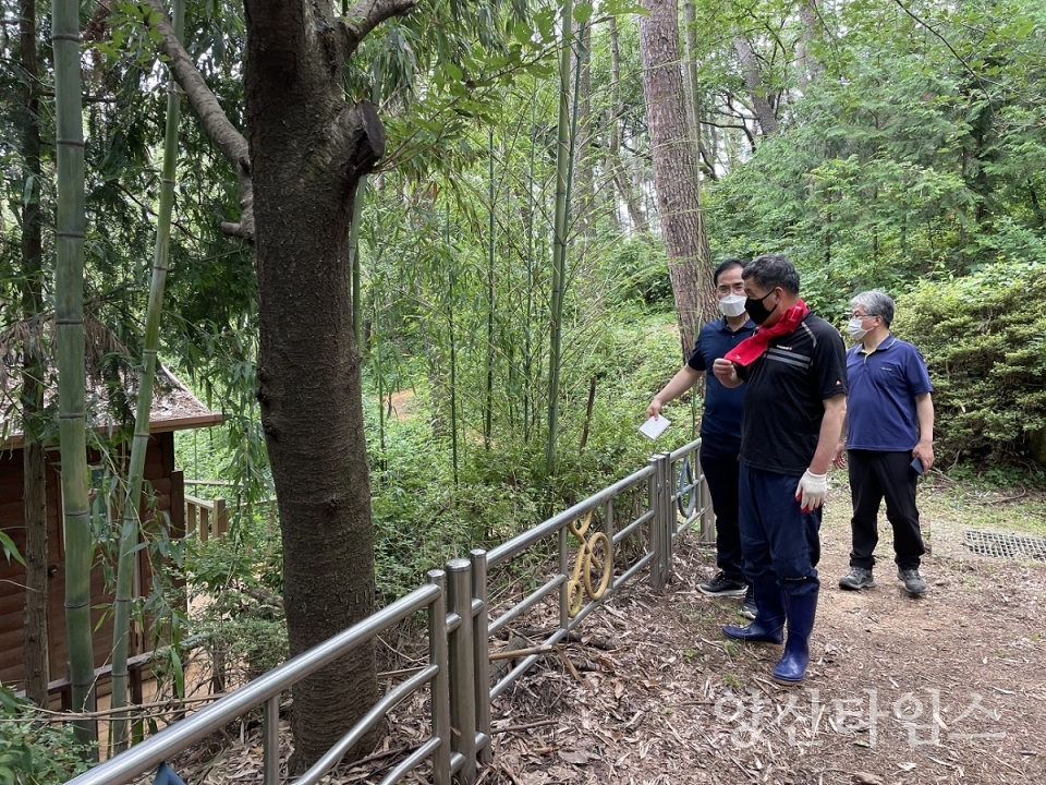 오규석 기장군수는 7월 19일 기장읍 두하마을부터 철마면 곰내재 숲속쉼터까지의 일광산 테마임도를 방문하여 현장을 점검했다.ⓒ양산타임스