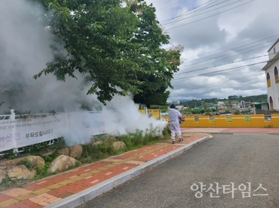 지난 7월 18일 기장군 일광면은 일광면 청년연합회, 일광면 자율방범대와 연계해 일광면 관내 방역 취약지역 및 취약계층을 위한 찾아가는 방역활동을 실시했다ⓒ양산타임스