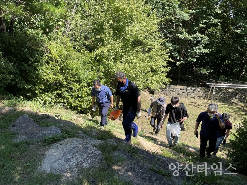 오규석 기장군수는 7월 26일 기장읍 두하마을부터 시작되는 일광산 테마임도를 방문하여 현장을 점검했다ⓒ양산타임스