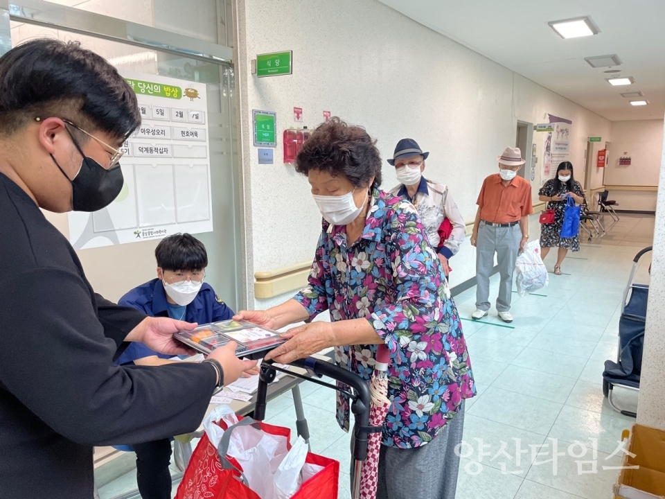 천성산 미타암 건강과일도시락 나눔ⓒ양산타임스