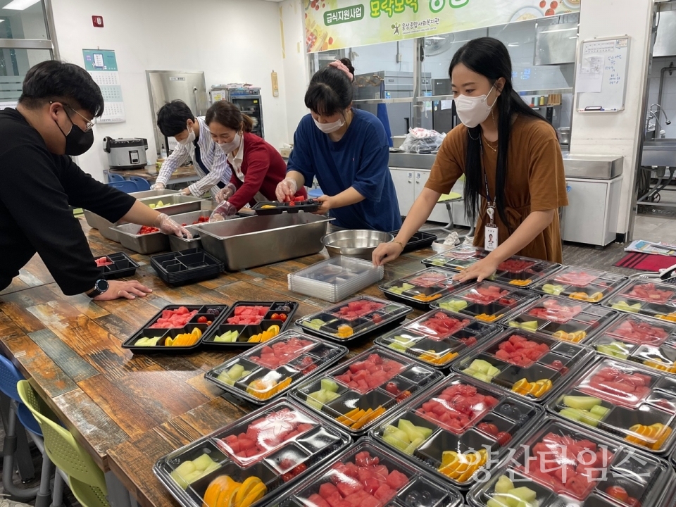 천성산 미타암 건강과일도시락 나눔ⓒ양산타임스