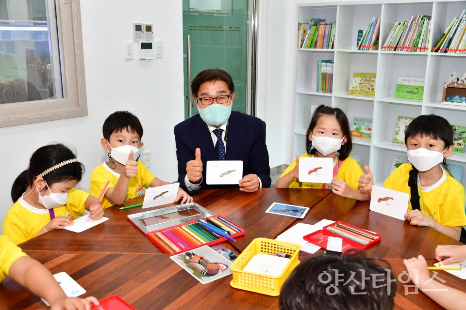 7일 개관 당일 현장행정을 펼치고 있는 김일권 양산시장ⓒ양산타임스