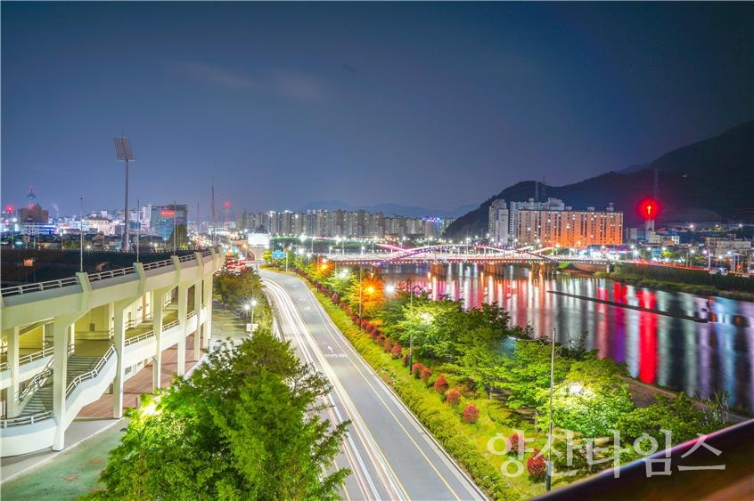 가로등 일제 점등(박혀늬 사진여행 제공)
